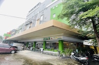 Hotel O near Mall Panakukkang formerly Al-Badar Hotel Syariah