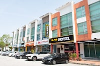 Capital O 91277 Nur Villa Hotel