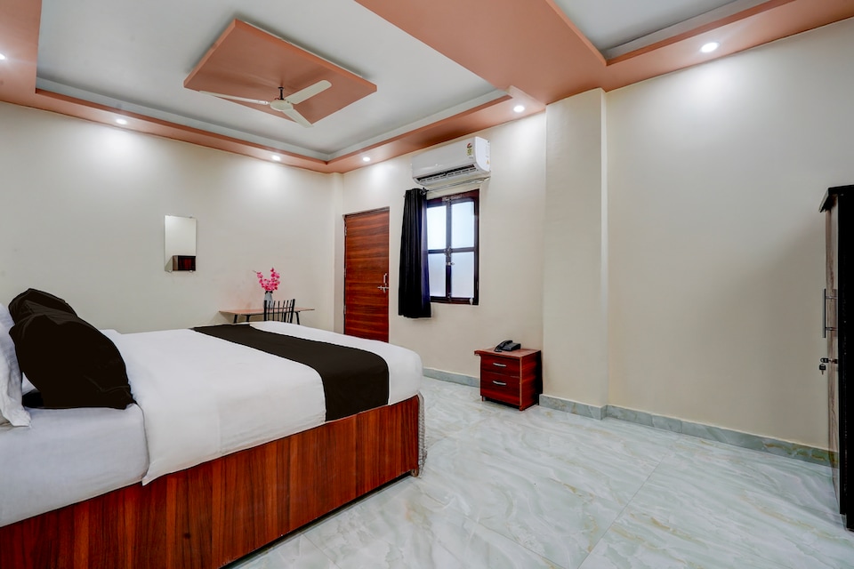 Collection O Kanpur Domestic Airport Formerly Hotel High Point, Kanpur Railway Station, Kanpur