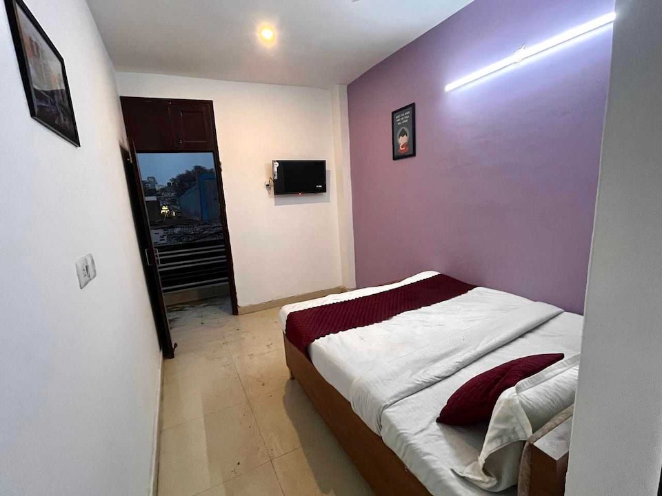 SPOT ON A Square Residency, Saket Delhi, Delhi