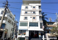 Hotel O V.K Deluxe Rooms