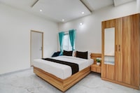 Hotel O V.K Deluxe Rooms