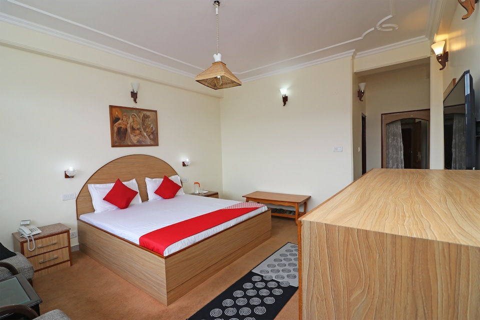 OYO Home Luxe 13609 Hill View Studio, Shoghi, Shimla