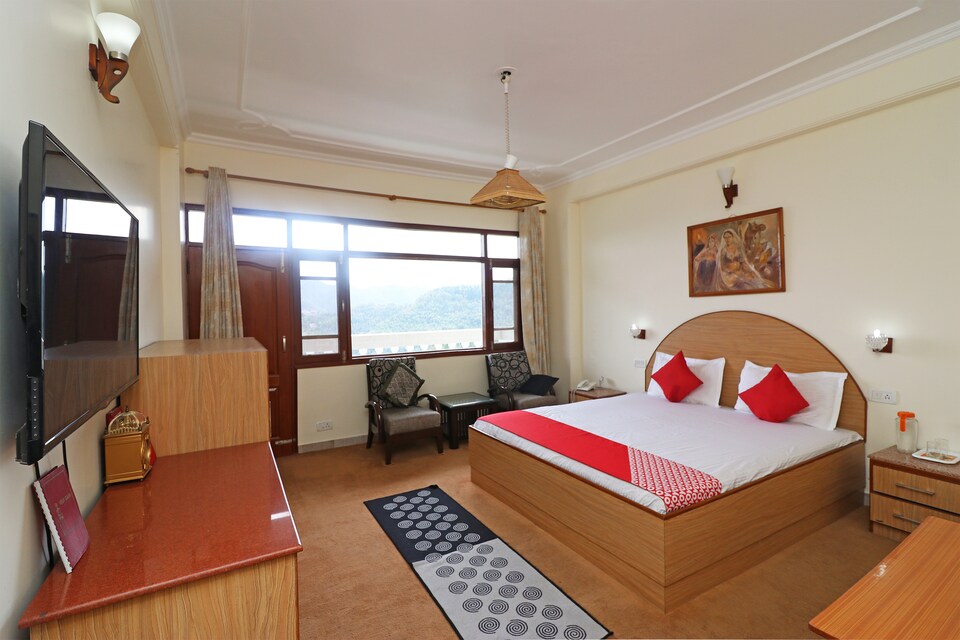 OYO Home Luxe 13609 Hill View Studio, Shoghi, Shimla