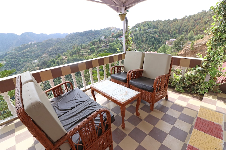 OYO Home Luxe 13609 Hill View Studio, Shoghi, Shimla