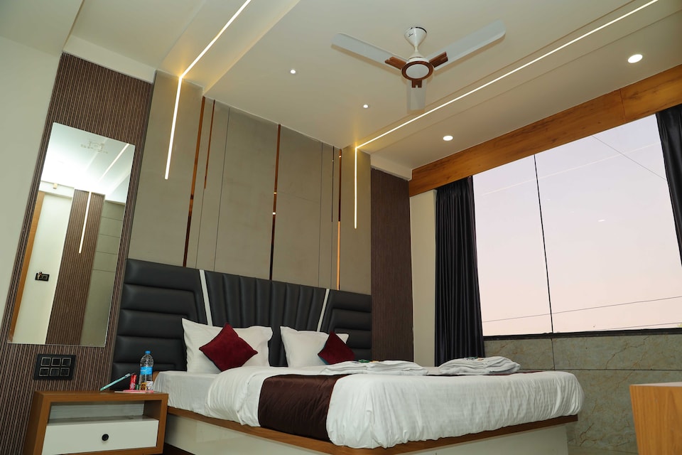 Hotel O SP24 Restaurant & Lodge, Jath, Jath