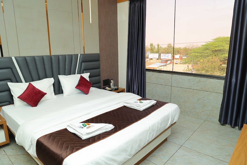 Hotel O SP24 Restaurant & Lodge, Jath, Jath