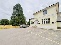 Wrexham Llyndir Hotel by Belvilla