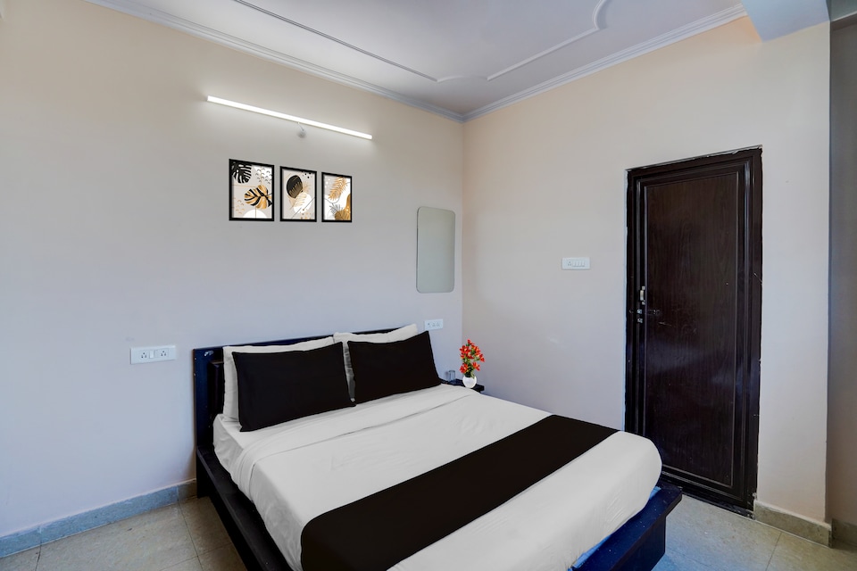 Super Collection O BHU Campus Formerly Lily Grand , Lanka, Varanasi