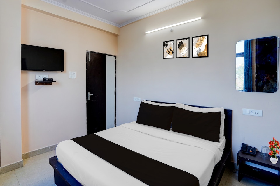 Super Collection O BHU Campus Formerly Lily Grand , Lanka, Varanasi