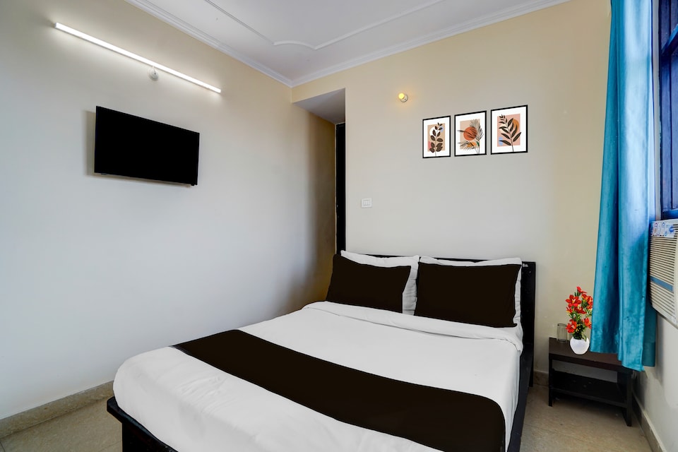 Super Collection O BHU Campus Formerly Lily Grand , Lanka, Varanasi