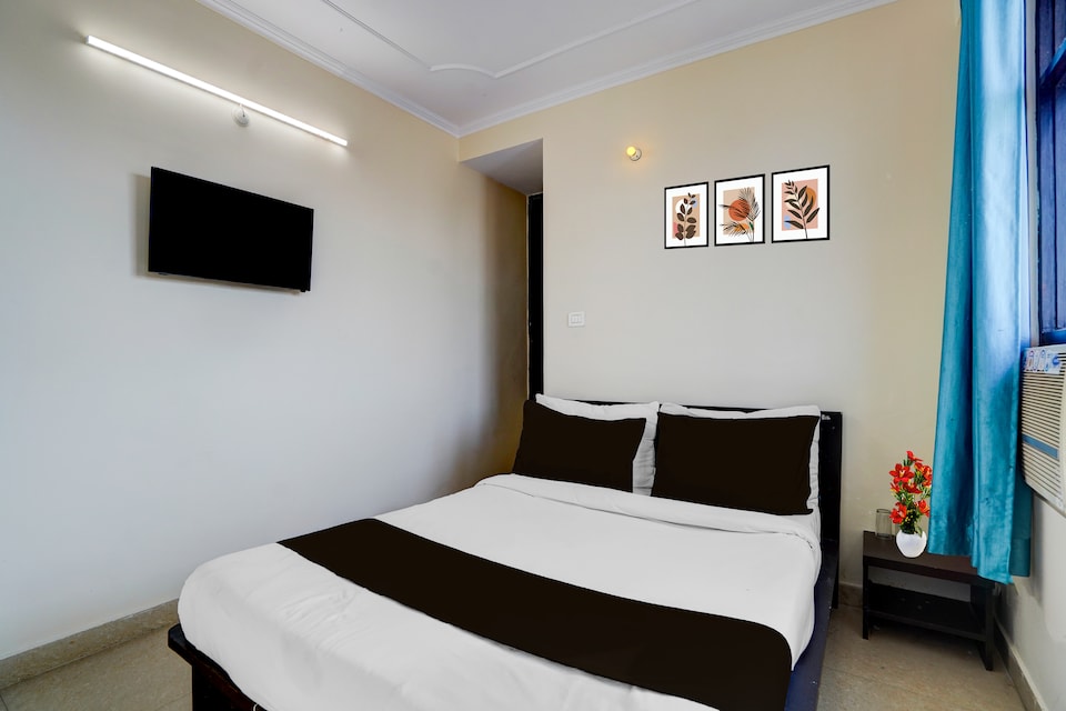 Super Collection O BHU Campus Formerly Lily Grand , Lanka, Varanasi