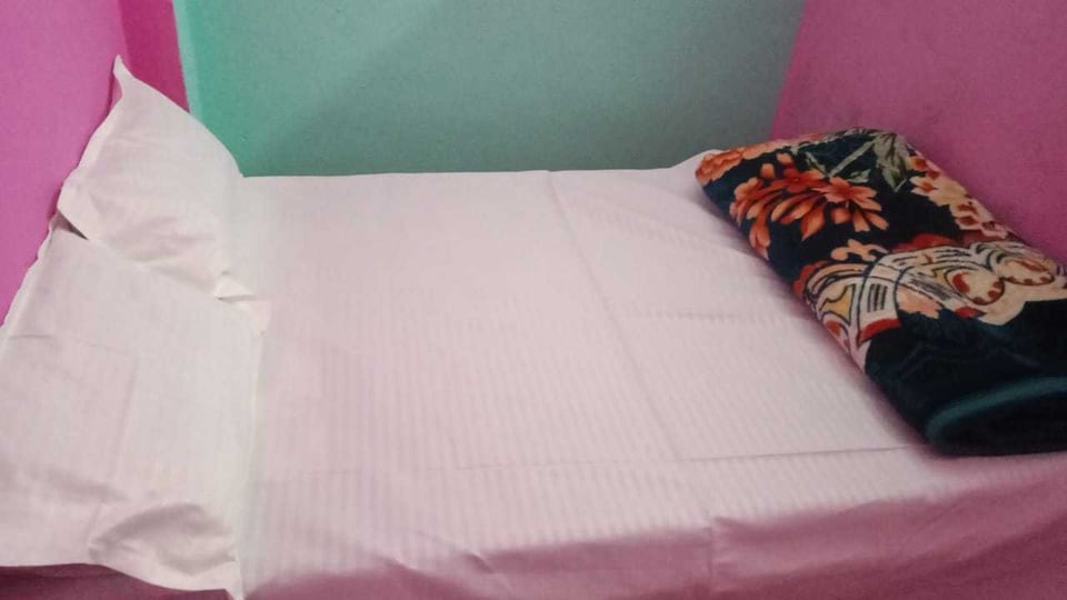 OYO 842661 Komal Hotel, Naini, Prayagraj