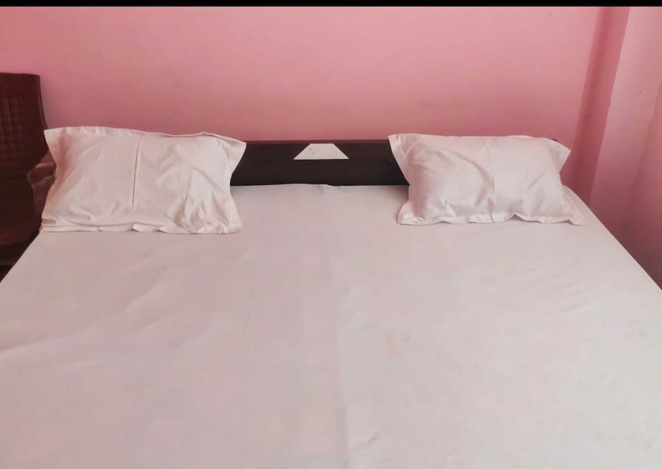 OYO 842661 Komal Hotel, Naini, Prayagraj