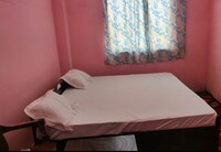 OYO 842661 Komal Hotel