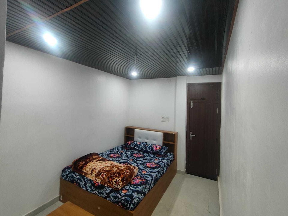 SPOT ON HL IIN Restaurant, Naini, Prayagraj