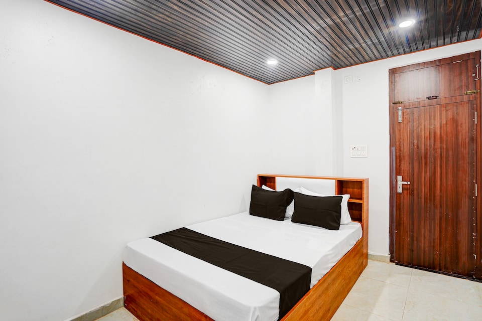 SPOT ON HL IIN Restaurant, Naini, Prayagraj