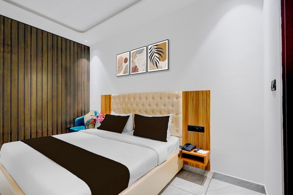 Super Townhouse OAK Chandigarh Ambala Expressway Gazipur Formerly Troy Resorts and Wellness, Zirakpur, Zirakpur