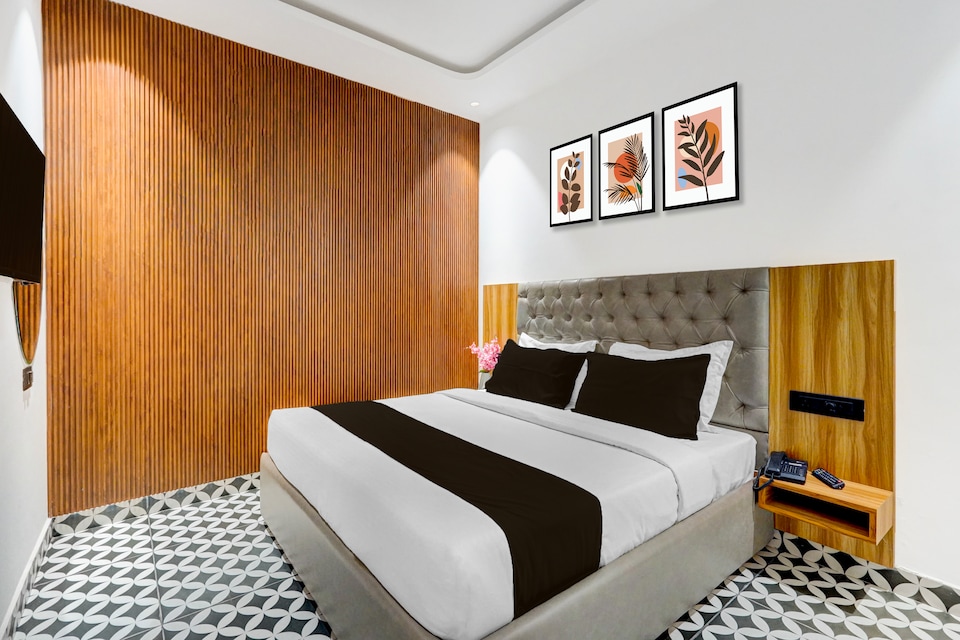 Super Townhouse OAK Chandigarh Ambala Expressway Gazipur Formerly Troy Resorts and Wellness, Zirakpur, Zirakpur