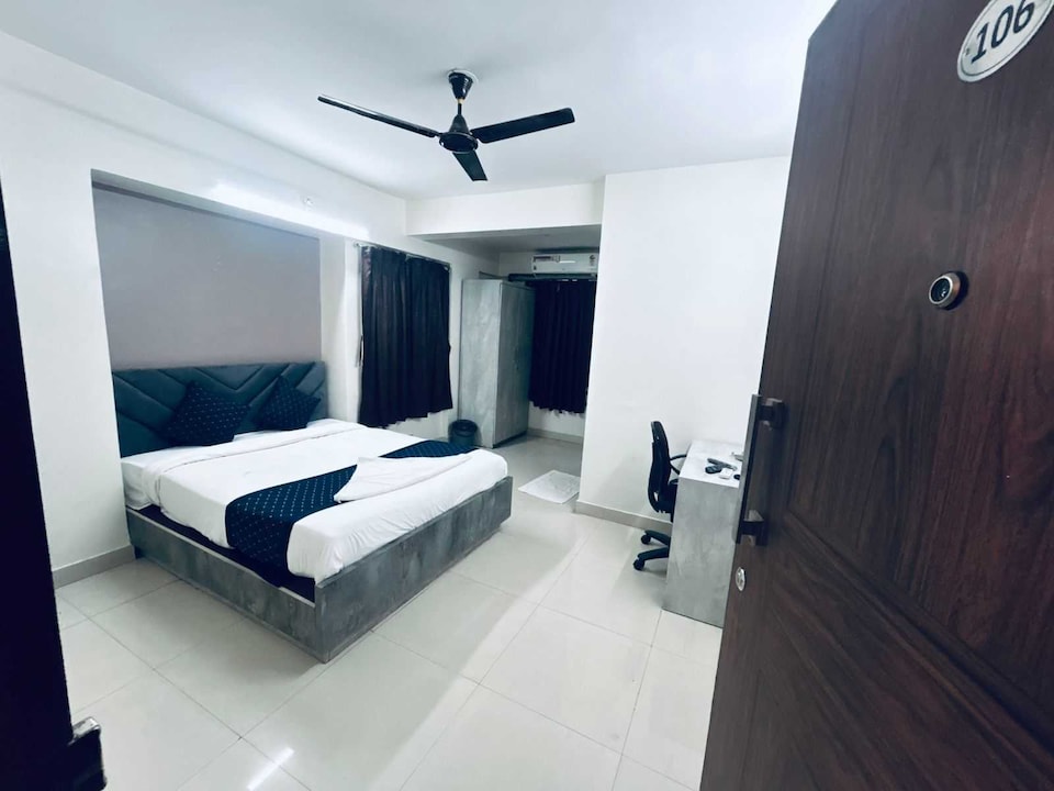Hotel O Panchsheel Crown Ac Suites And Luxury Rooms, Kharadi Pune, Pune