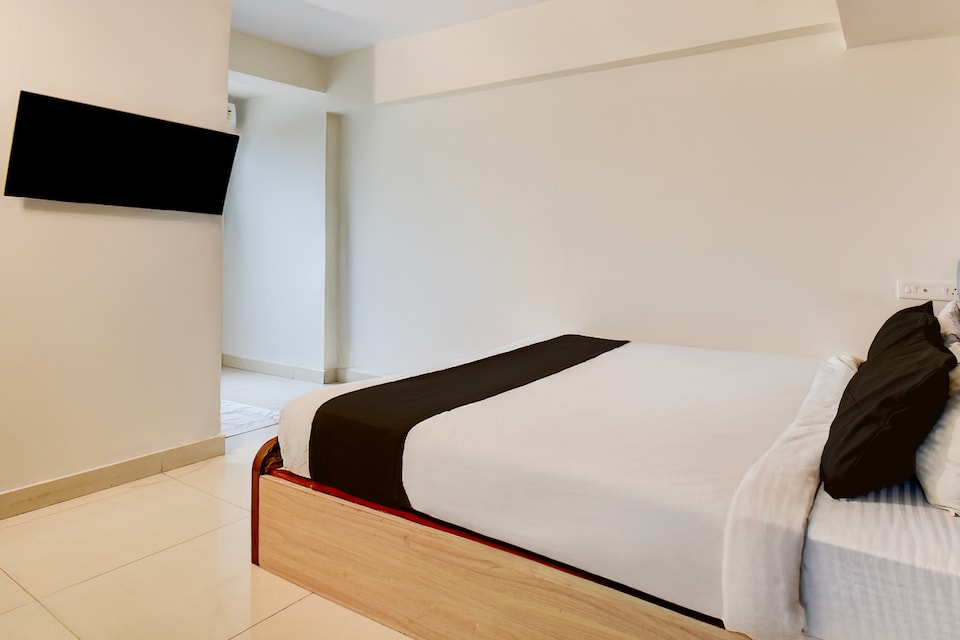 Hotel O Panchsheel Crown Ac Suites And Luxury Rooms, Kharadi Pune, Pune