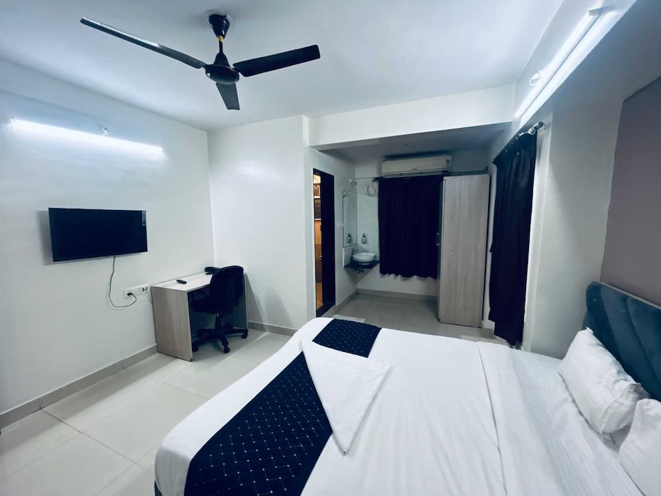 Hotel O Panchsheel Crown Ac Suites And Luxury Rooms, Kharadi Pune, Pune