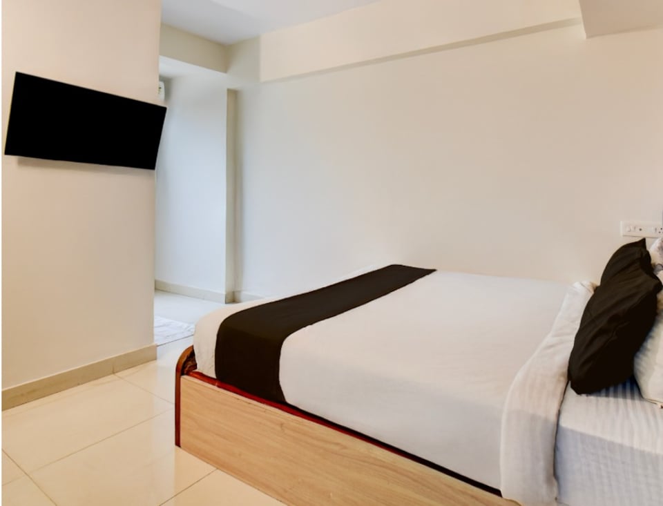 Hotel O Panchsheel Crown Ac Suites And Luxury Rooms, Kharadi Pune, Pune