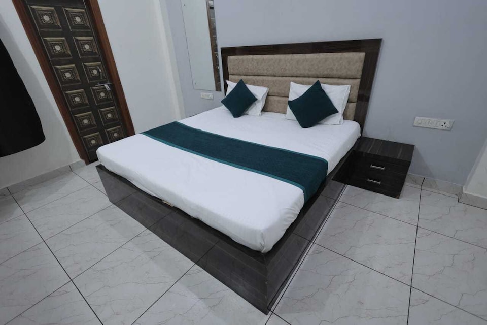 Collection O Agra Kalindi Vihar Formerly Hotel Taj, Corporate Complex, Agra