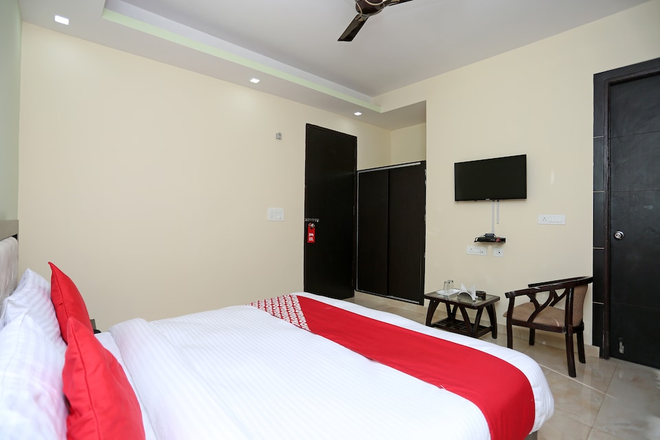 Capital O 13621 The Legend Branson, HUDA CENTRE 1, Gurgaon