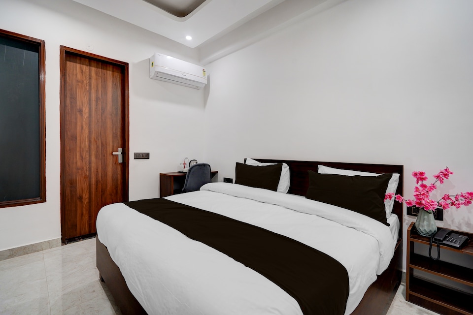 Super Townhouse Sector 67A Gurgaon Formerly Viraj Residency, Sohna Road, Gurgaon