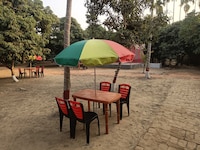 SPOT ON THE ORCHARD LANE RESTURENT &Park