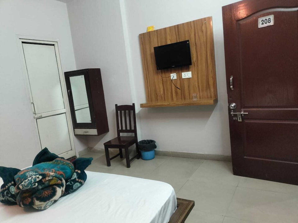 SPOT ON Pankhudi Hotel And Bar , Sikar Road Jaipur, Jaipur