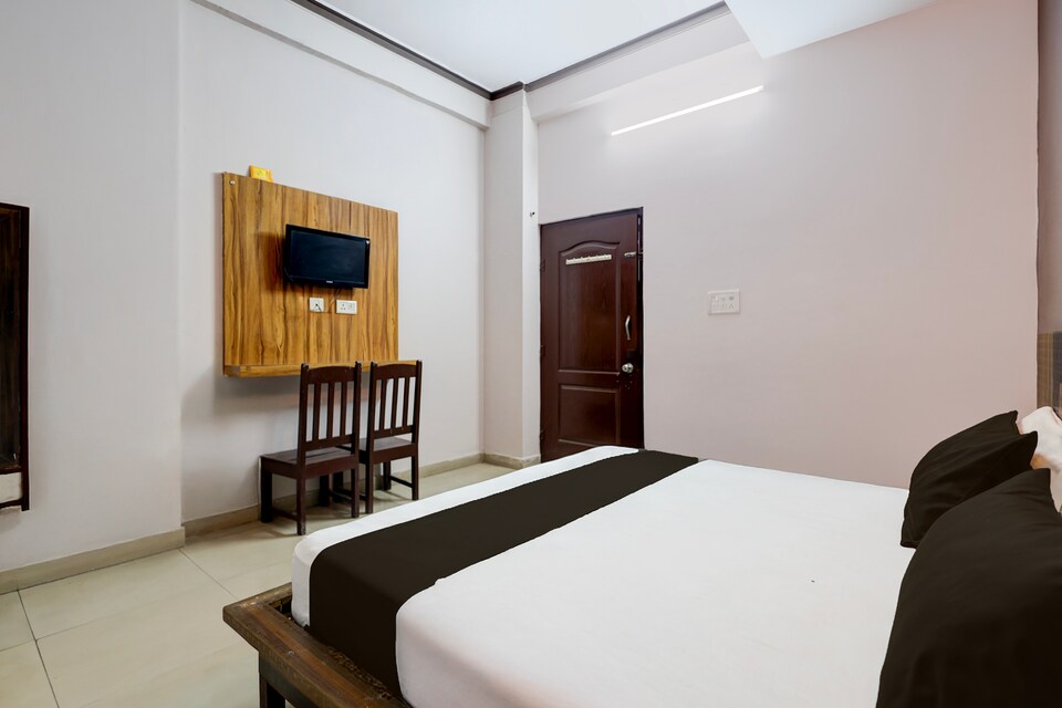 SPOT ON Pankhudi Hotel And Bar , Sikar Road Jaipur, Jaipur