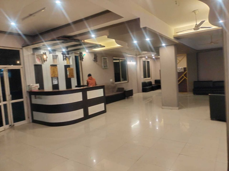 SPOT ON Pankhudi Hotel And Bar , Sikar Road Jaipur, Jaipur