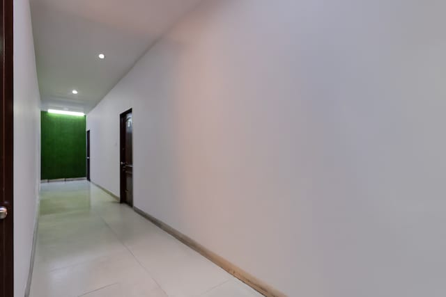 SPOT ON Pankhudi Hotel And Bar 