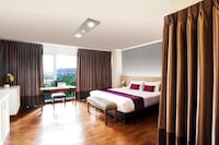 Collection O The Step Sathorn