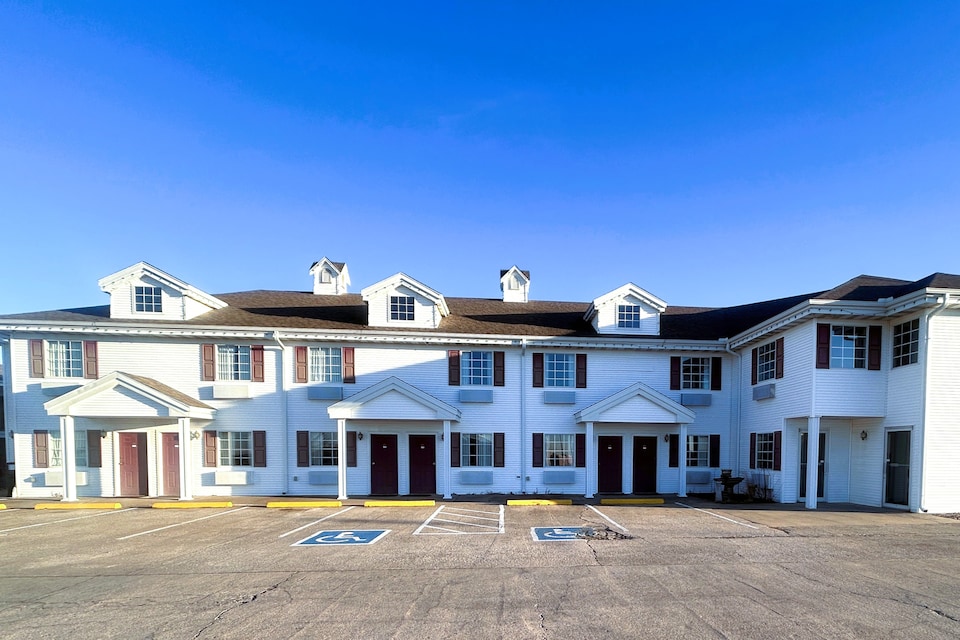 Osage Village Inn Near Lake Ozarks US 54, C65065, Osage Beach MO