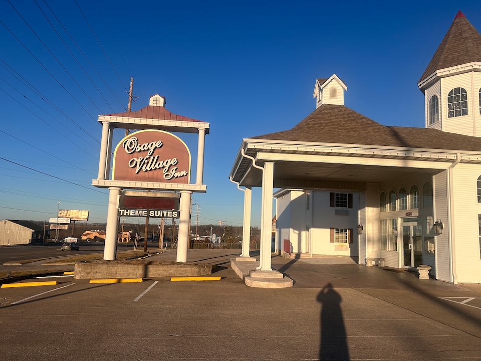 Osage Village Inn Near Lake Ozarks US 54, C65065, Osage Beach MO