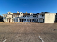 Osage Village Inn Near Lake Ozarks US 54