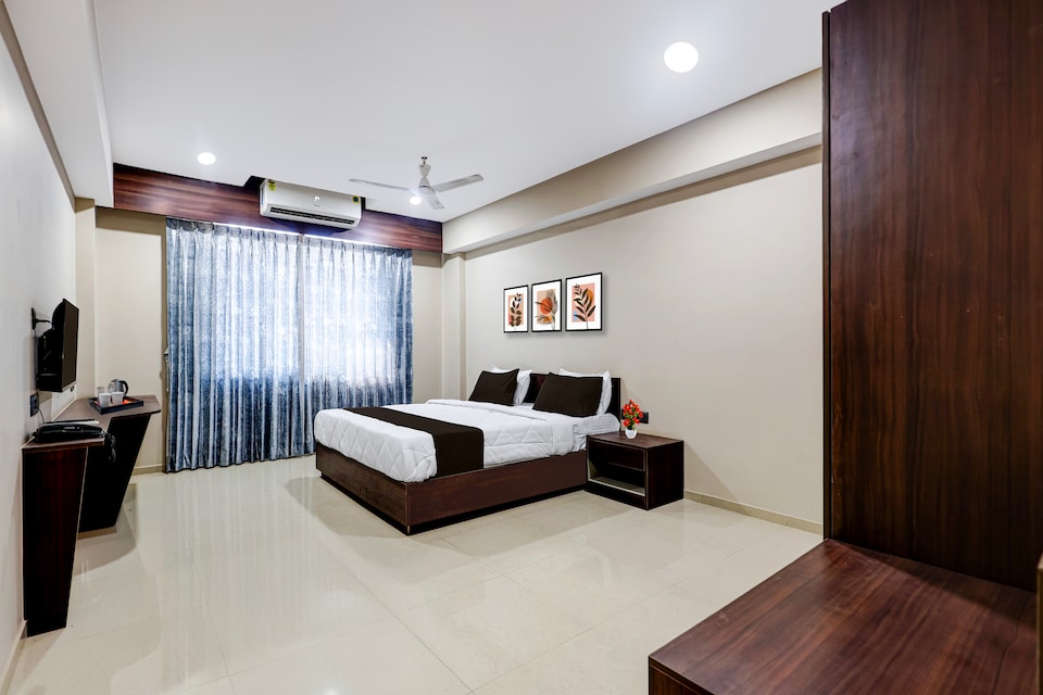 Townhouse GIDC Ankleshwar Formerly Studio 60, Railway Station Ankleshwar, Ankleshwar