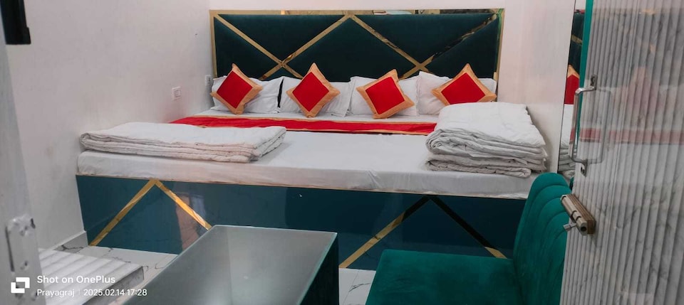 Hotel O Shree Nanhu Hotel , Chowk Allahabad, Prayagraj