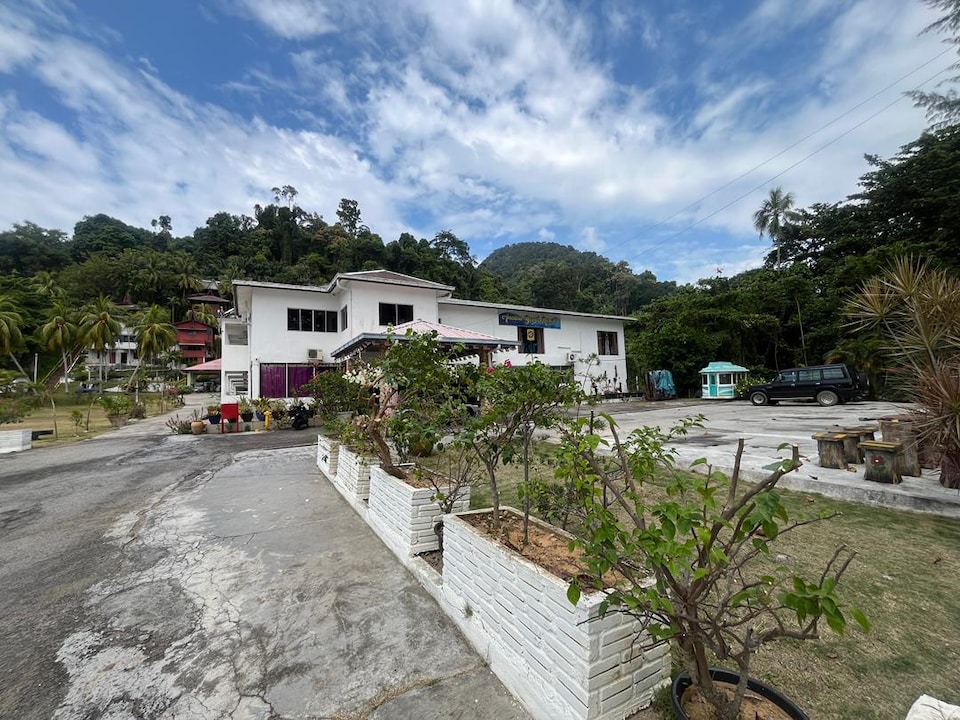 Collection O Analisa Beach Resort , Pangkor, Perak