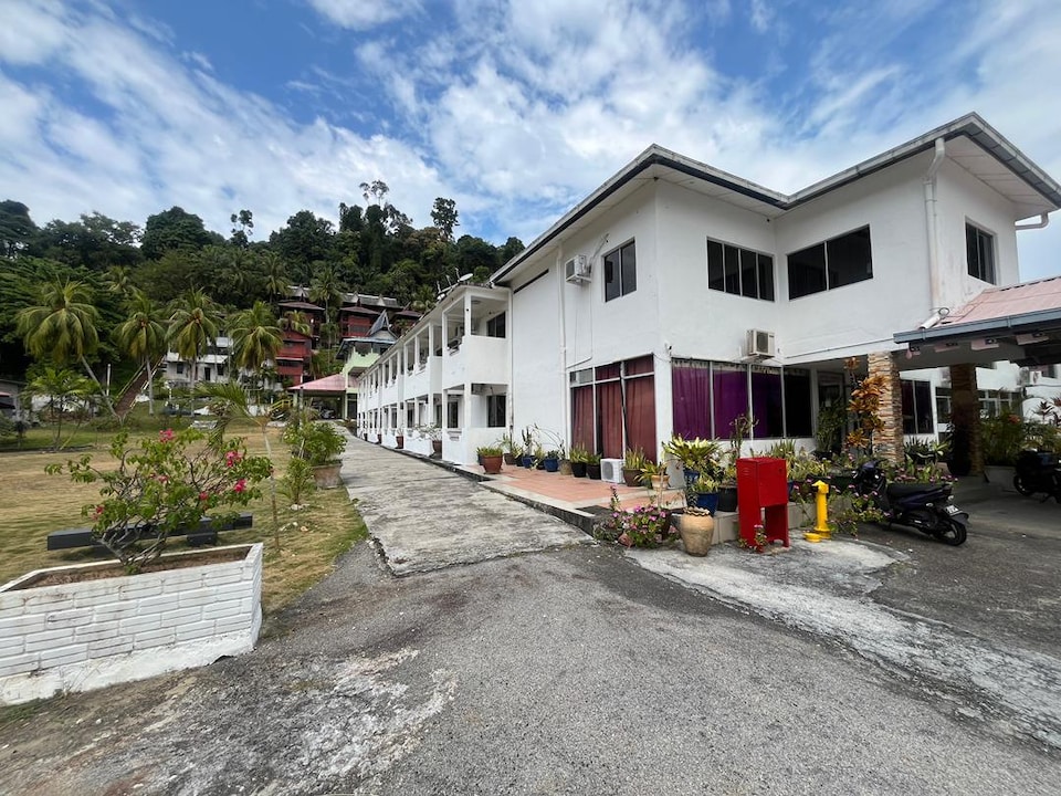 Collection O Analisa Beach Resort , Pangkor, Perak