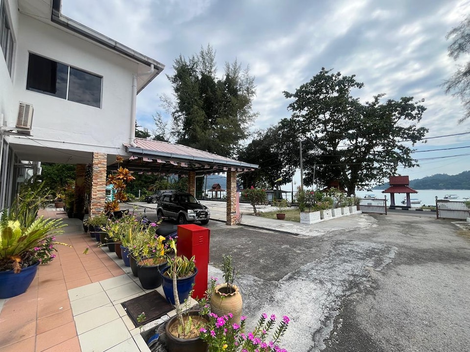 Collection O Analisa Beach Resort , Pangkor, Perak