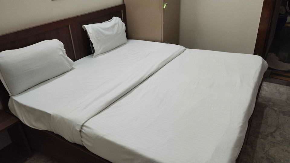 Hotel O Sector 27 Noida Formerly Hans Residency, Noida City, Noida