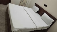 Hotel O Sector 27 Noida Formerly Hans Residency