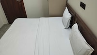 Hotel O Sector 27 Noida Formerly Hans Residency