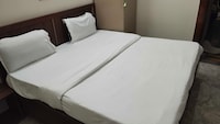 Hotel O Sector 27 Noida Formerly Hans Residency