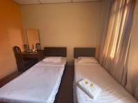 OYO 91284 White House Hotel Kluang