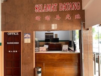 OYO 91284 White House Hotel Kluang